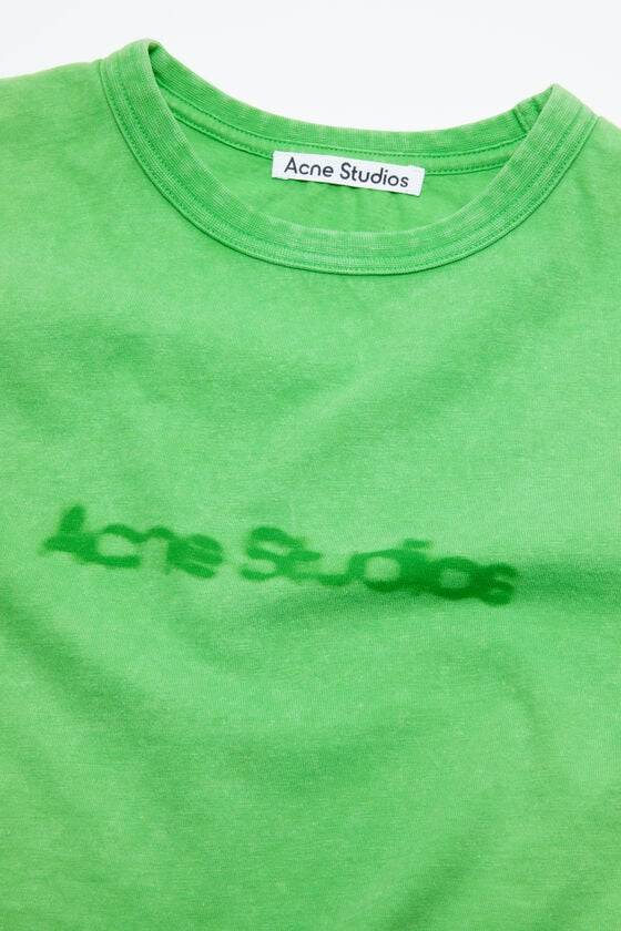 Acne Studios T-Shirt mit verschwommenem Logo – taillierte Unisex-Passform Neuheiten