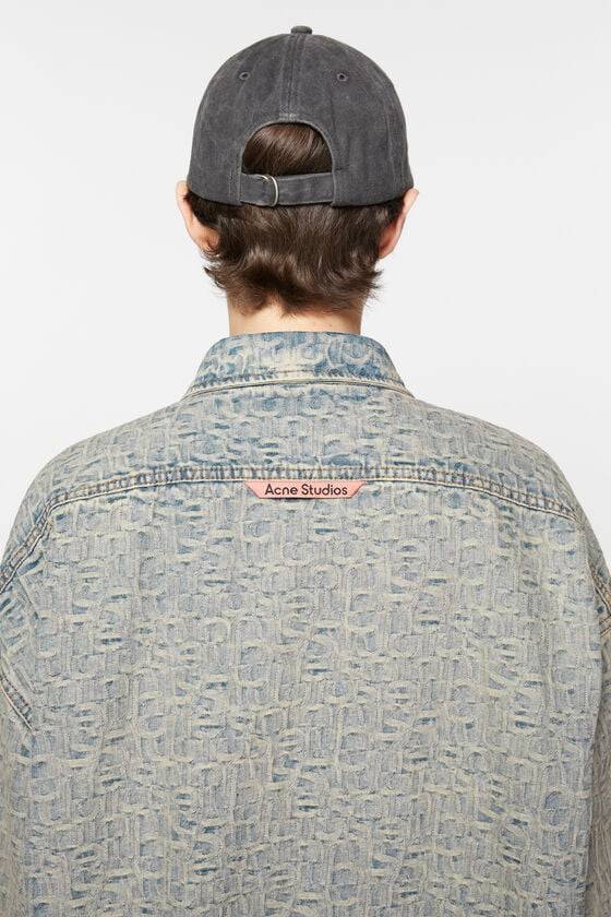 Acne Studios Monogramm-Jeanshemd – entspannte Passform Hotsell