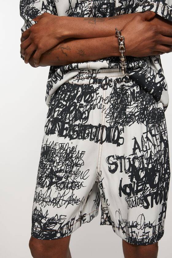 Acne Studios Bedruckte Shorts im Angebot