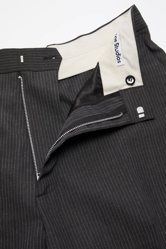 Acne Studios Figurnahe Hose Exklusive Angebote