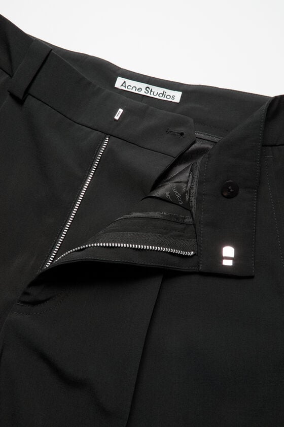 Acne Studios Figurnahe Hose JETZT KAUFEN