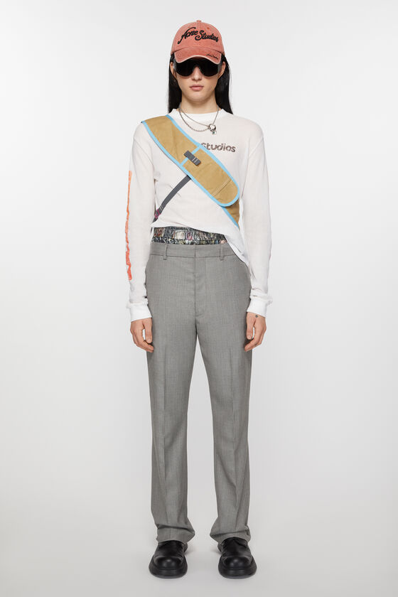 Acne Studios Figurnahe Hose Neueste Stile