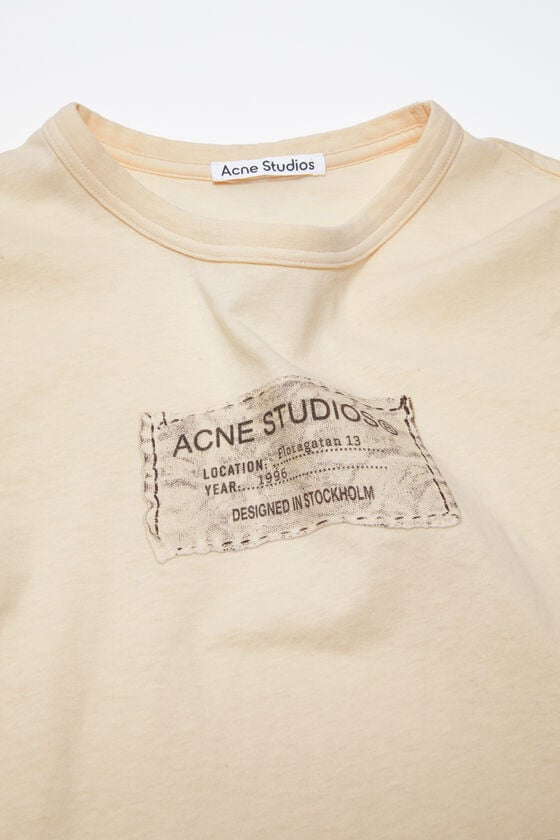 Acne Studios Bedrucktes T-Shirt – Körperbetonte Passform Verkauf