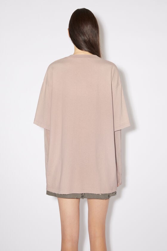 Acne Studios Mehrlagiges T-Shirt mit Logo Kauf eins, bekomm eins gratis