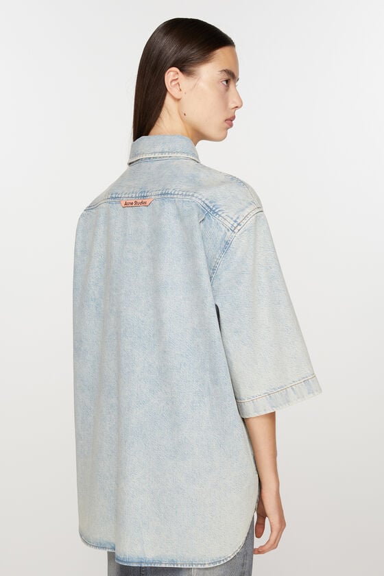 Acne Studios Denimhemd mit Knopfleiste – Lockere Passform Im Verkauf