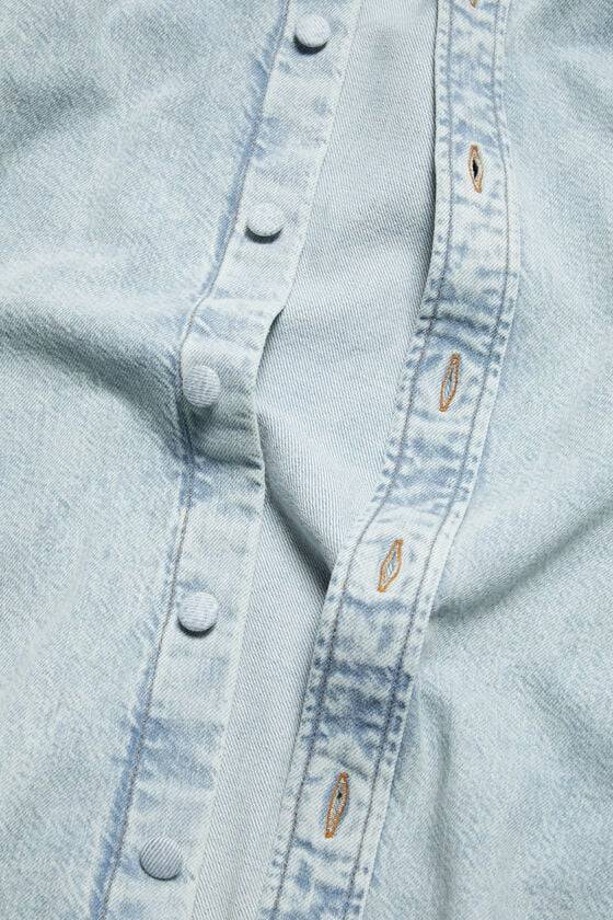 Acne Studios Denimhemd mit Knopfleiste – Lockere Passform Im Verkauf