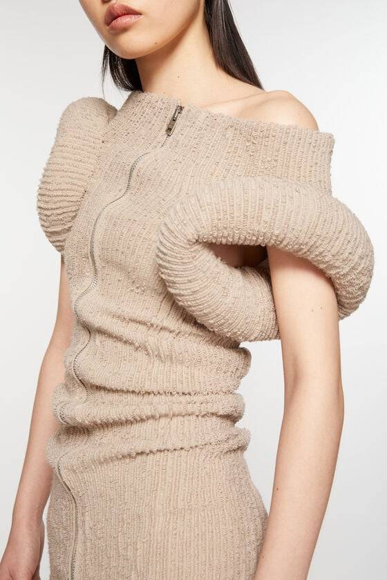 Acne Studios Asymmetric knit dress Laufsteg-Show Lagerräumung