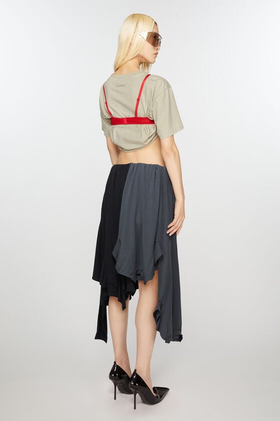 Acne Studios Lagenrock Laufsteg-Show Neuheiten
