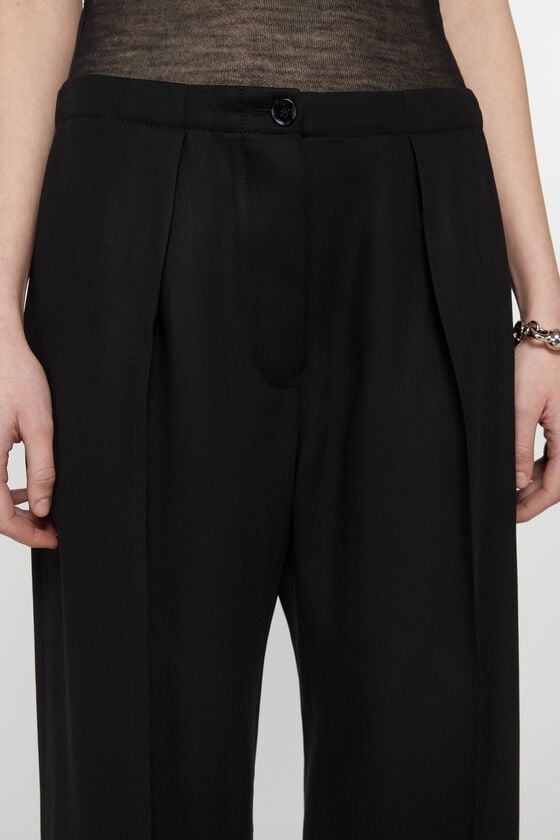 Acne Studios Figurnahe Hose Bis zu 60% Rabatt