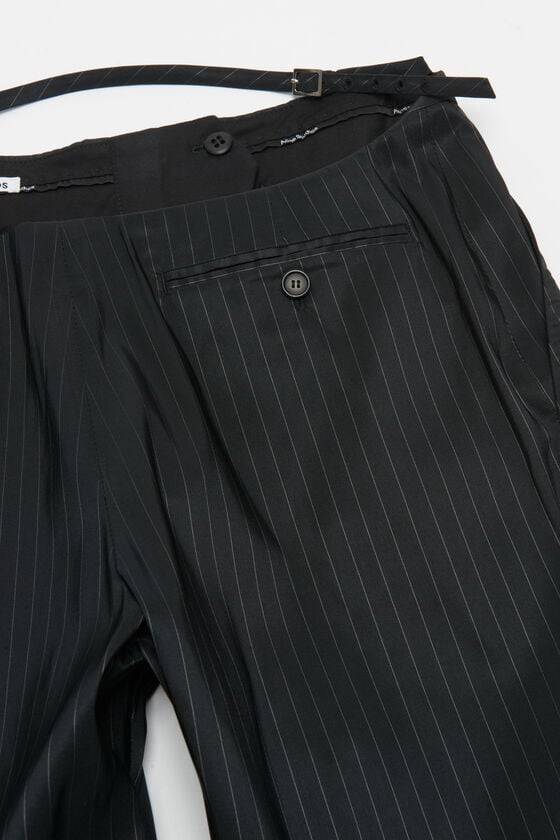 Acne Studios Pinstripe tailored trousers Laufsteg-Show 2025