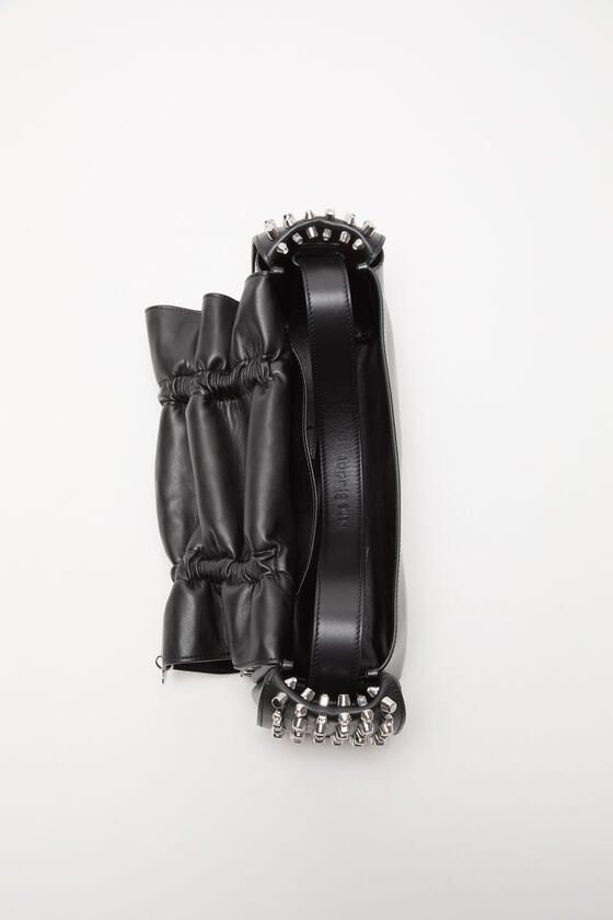 Acne Studios Multipocket-Tasche mit Nieten Laufsteg-Show Bis zu 65% Rabatt