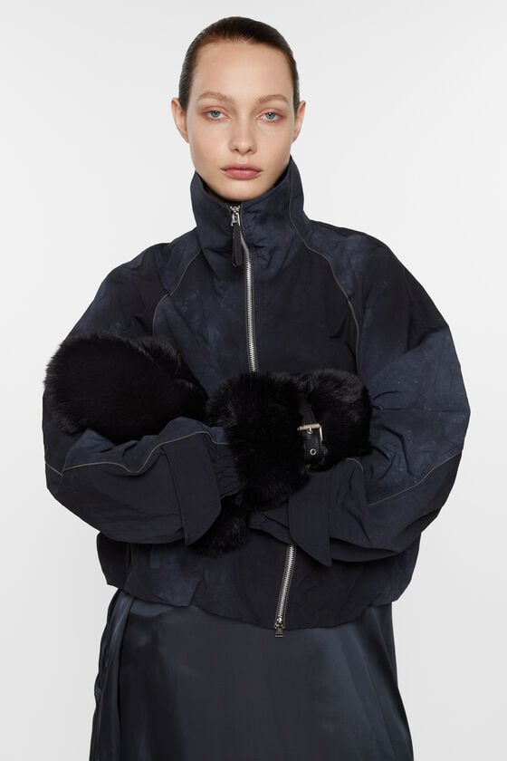 Acne Studios Flauschige Fäustlinge mit Schnalle Nur noch ein Tag übrig