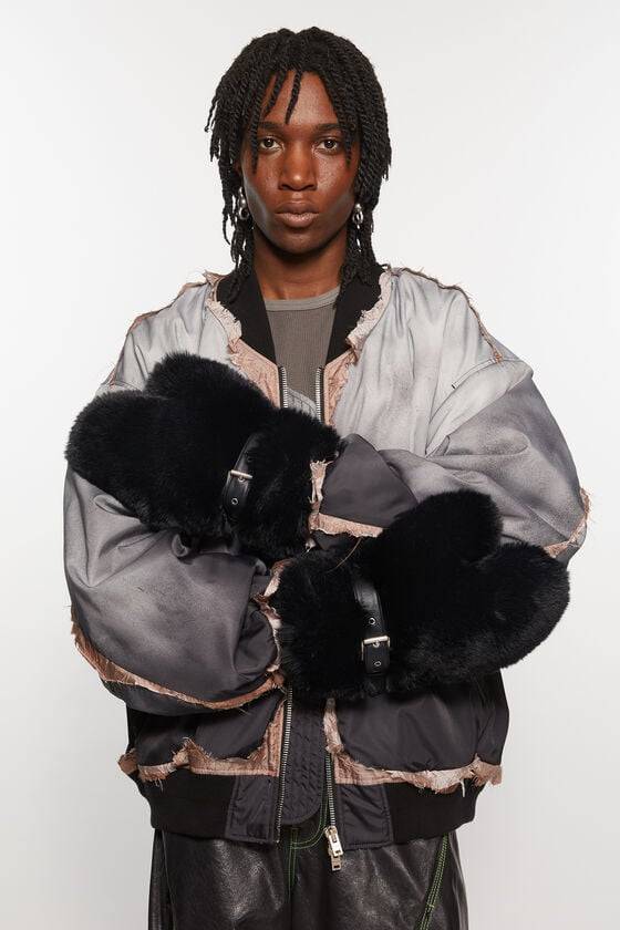 Acne Studios Flauschige Fäustlinge mit Schnalle Nur noch ein Tag übrig