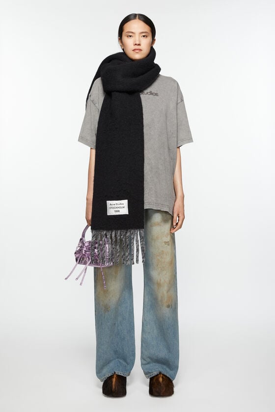 Acne Studios Fransen-Schal mit Logo Im Verkauf
