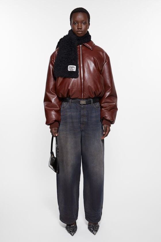 Acne Studios Ledergürtel mit eingraviertem Logo im Angebot
