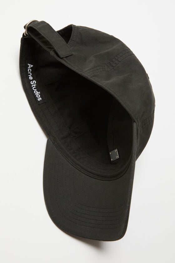 Acne Studios Kappe mit aufgesetztem Face-Aufnäher aus Metall Versandkostenfrei