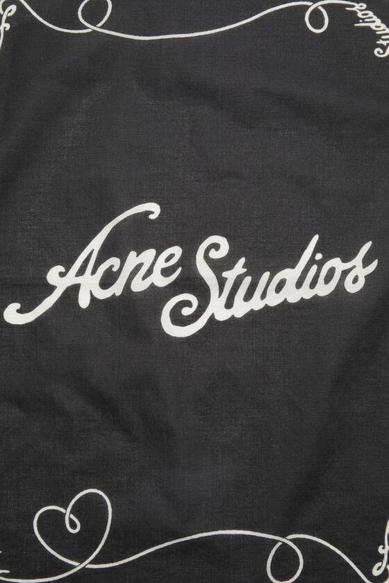 Acne Studios Leichter Schal mit Print Saisonschlussverkauf