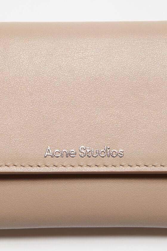 Acne Studios Dreifach-Geldbörse aus Leder Online Outlet