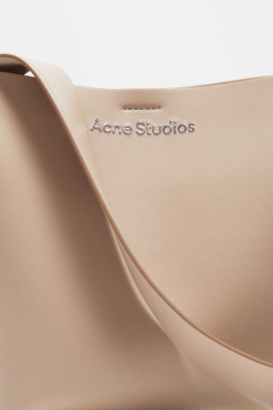 Acne Studios Musubi Mini Schultertasche Neuheiten