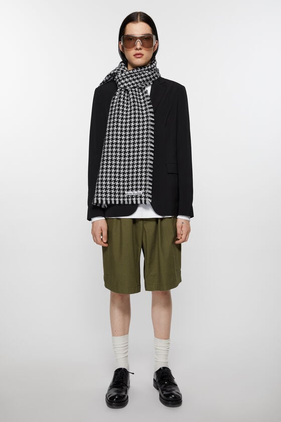 Acne Studios Schal mit Hahnentrittmuster Kauf eins, bekomm eins gratis