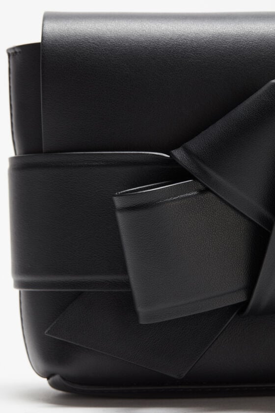 Acne Studios Musubi Mini-Umhängetasche JETZT KAUFEN
