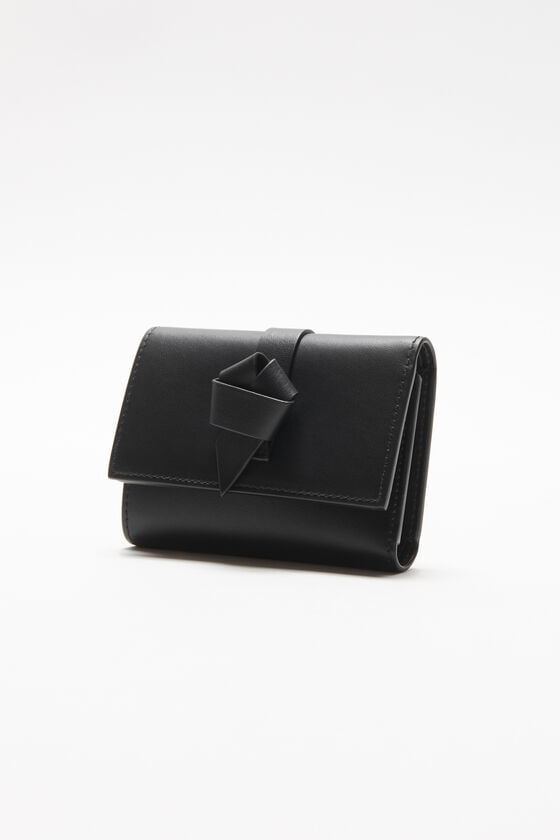 Acne Studios Gefaltete Musubi-Geldbörse Zeitbegrenzte Promotion