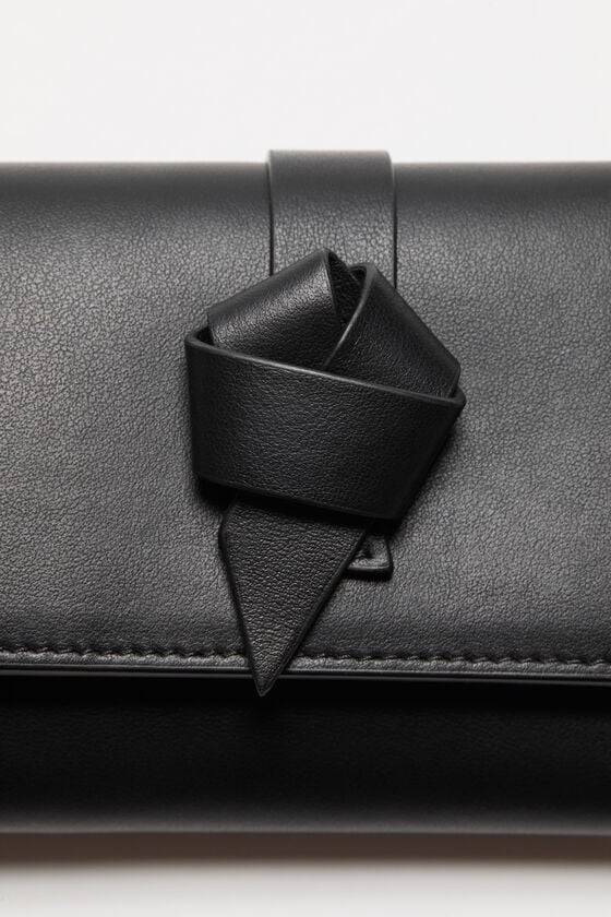 Acne Studios Gefaltete Musubi-Geldbörse Zeitbegrenzte Promotion