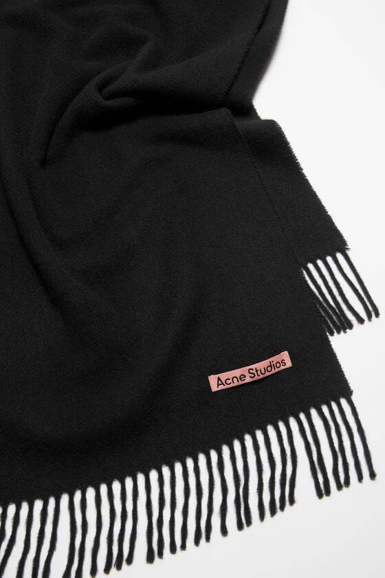 Acne Studios Schmaler Fransen-Schal aus Kaschmir Black Friday Preise