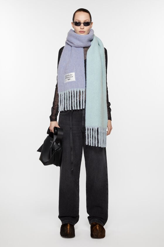 Acne Studios Fransen-Schal mit Logo Limitierter Zeitrabatt