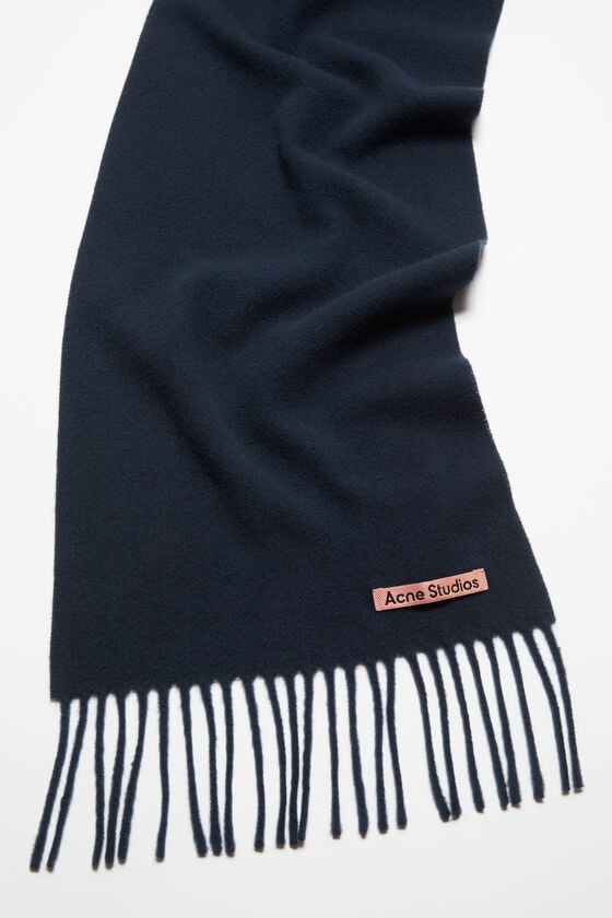 Acne Studios Schmaler Fransen-Schal aus Wolle Fabrikpreis