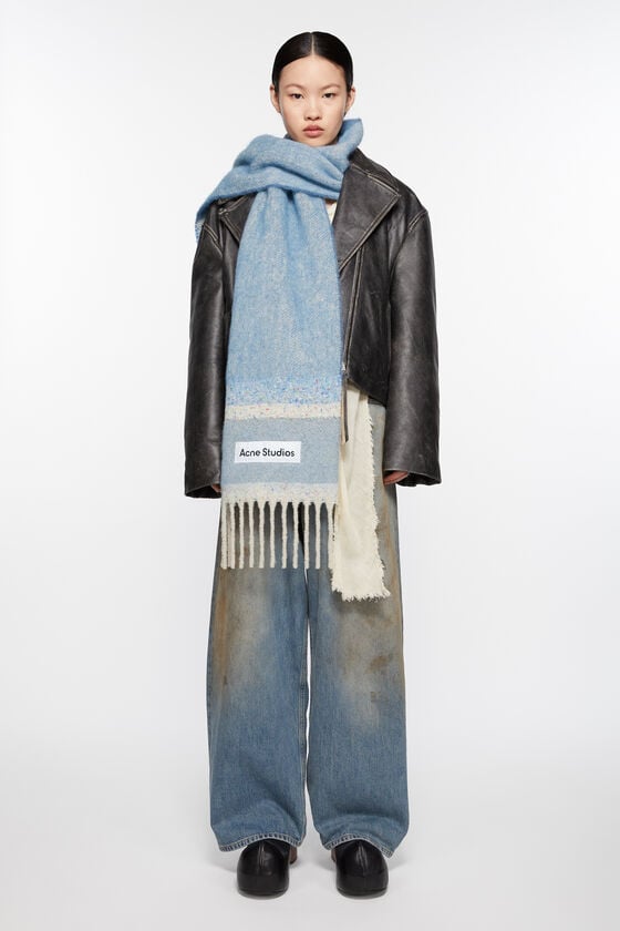 Acne Studios Fringed scarf logo Großer Ausverkauf