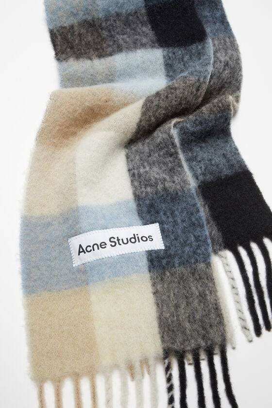 Acne Studios Karierter Schal aus Mohair Exklusivangebot