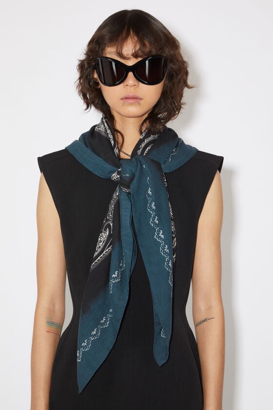 Acne Studios Schal mit Print Preisnachlass