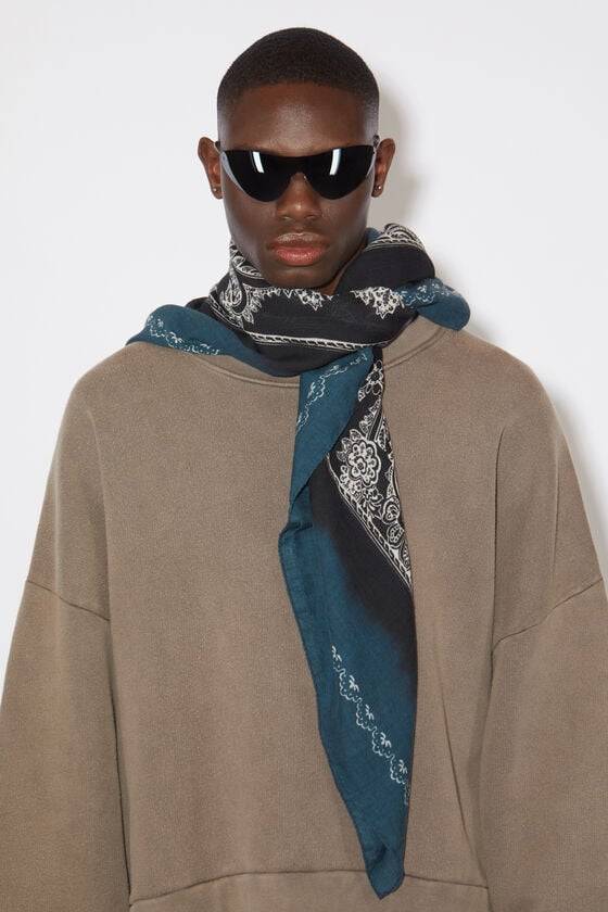 Acne Studios Schal mit Print Preisnachlass