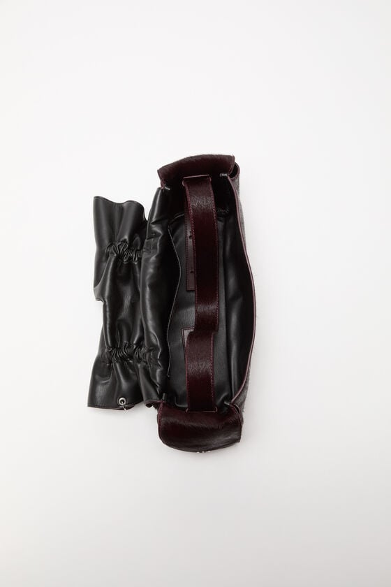 Acne Studios Multipocket furry leather bag Laufsteg-Show Saisonschlussverkauf