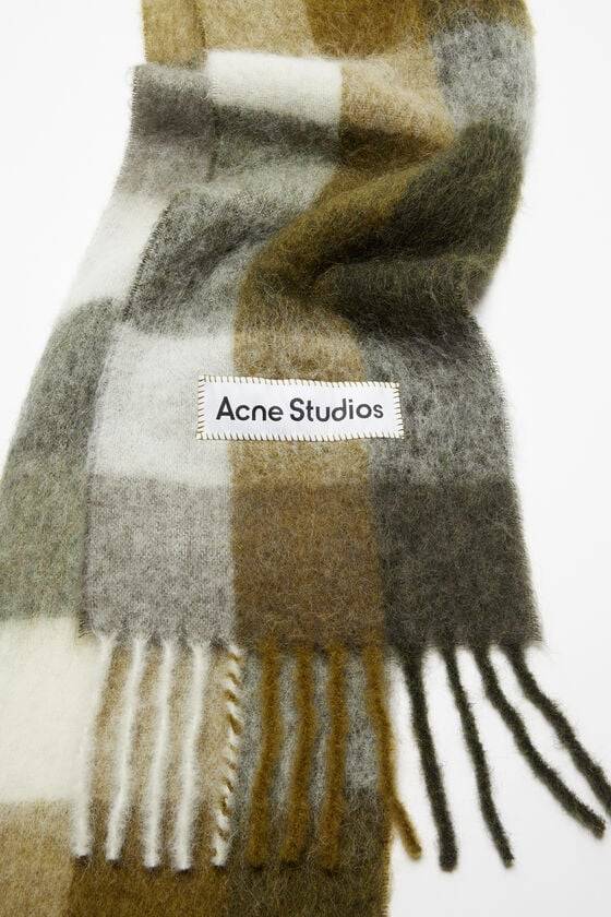 Acne Studios Karierter Schal aus Mohair Black Friday