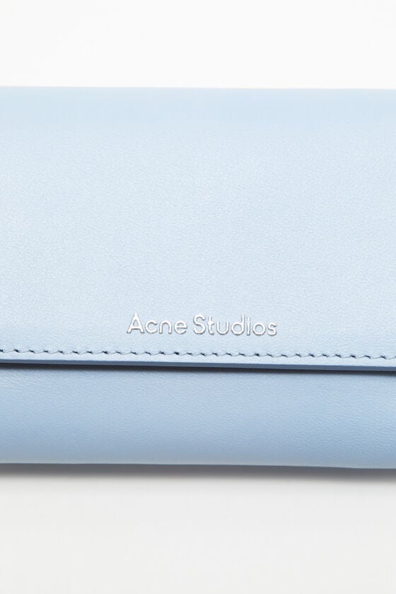 Acne Studios Dreifach-Geldbörse aus Leder Cyber Monday