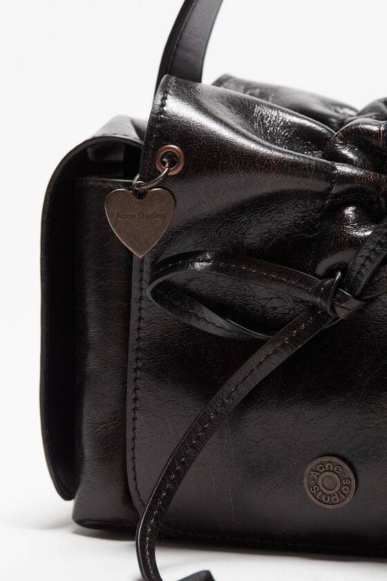 Acne Studios Tasche mit mehreren Taschen Runway Show Kostenlose Rückgabe