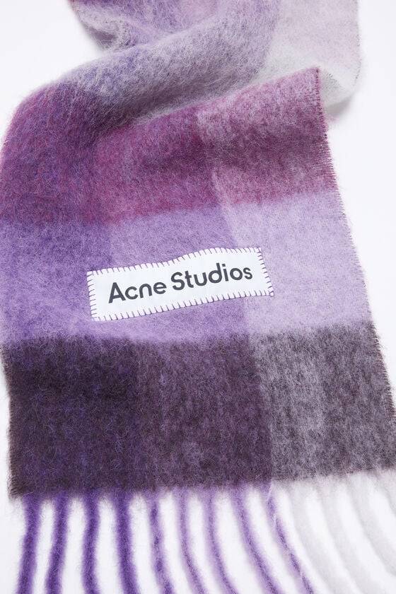 Acne Studios Karierter Schal aus Mohair Vierteljährliche Förderung