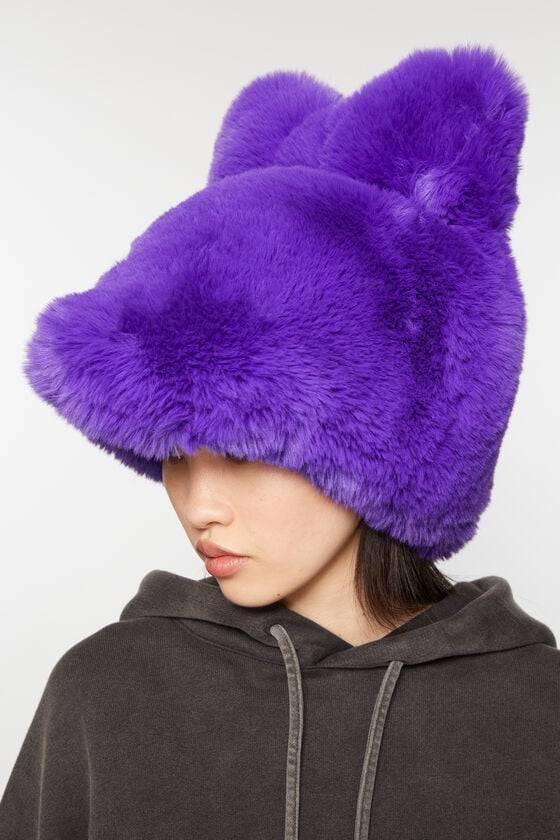 Acne Studios Flauschige Mütze mit Schleife Bis zu 55% Rabatt