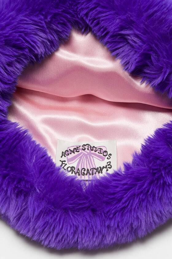Acne Studios Flauschige Mütze mit Schleife Bis zu 55% Rabatt