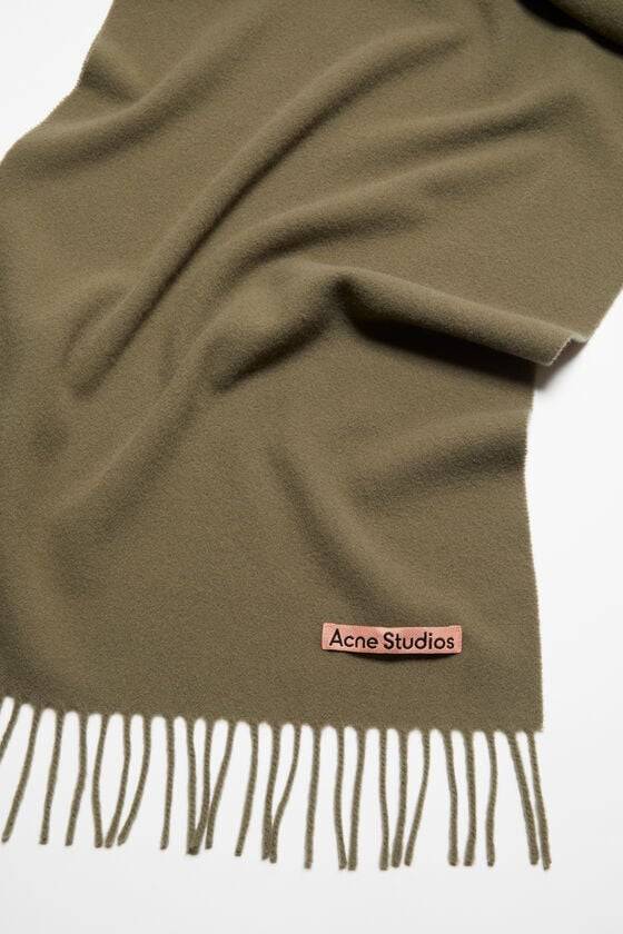 Acne Studios Schmaler Fransen-Schal aus Wolle Speichern exportieren