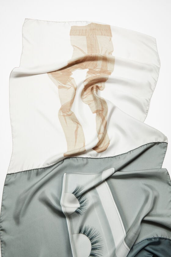 Acne Studios Seidenschal mit Print von Katerina Jebb Laufsteg-Show zollfrei
