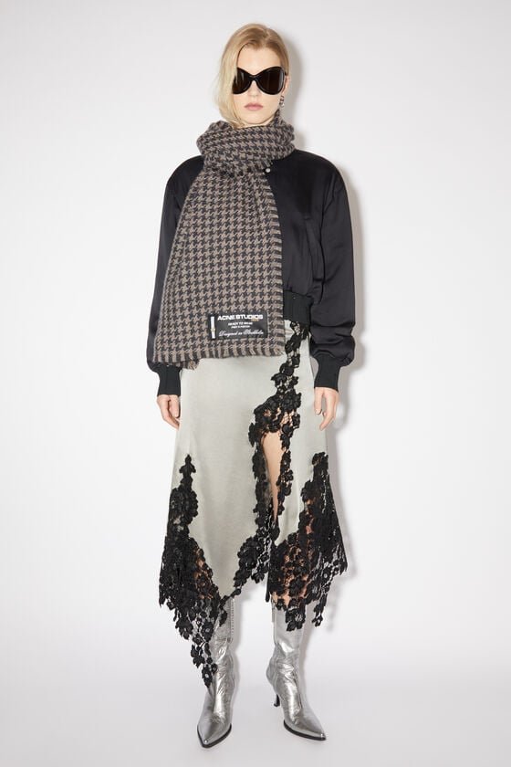 Acne Studios Wollschal mit Hahnentrittmuster 50% Rabatt für begrenzte Zeit