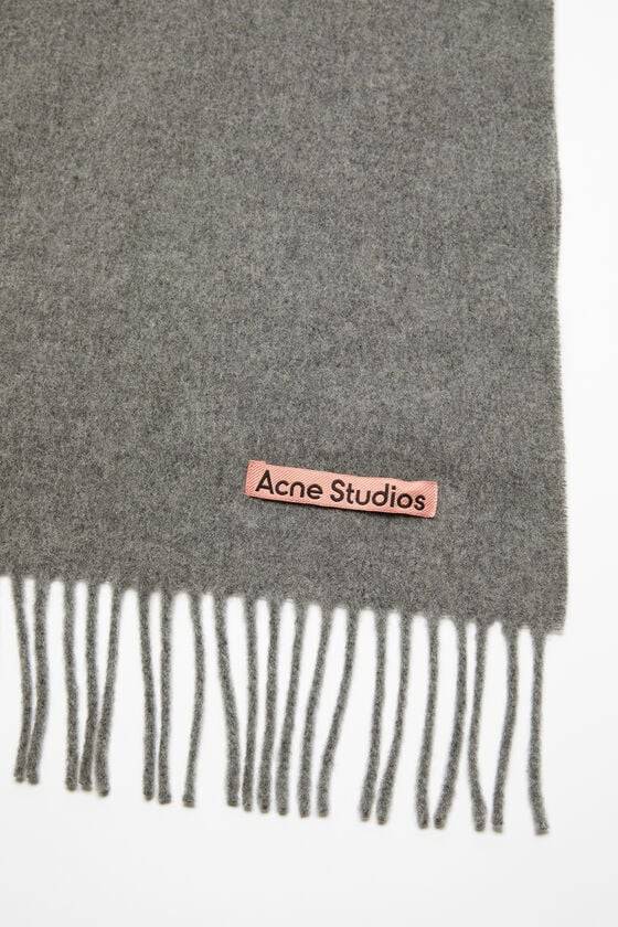 Acne Studios Oversized-Wollschal mit Fransen Auslauf