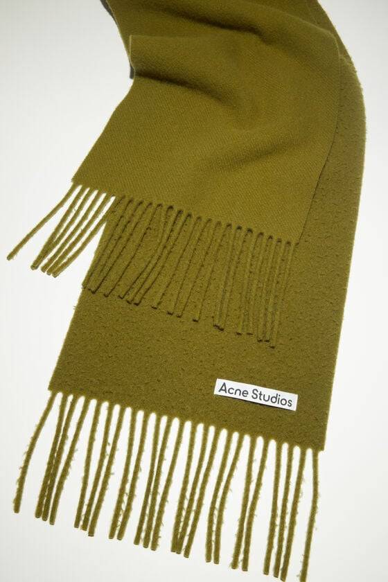 Acne Studios Fransen-Schal aus Wolle im Angebot