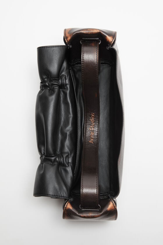 Acne Studios Tasche mit mehreren Taschen Runway Show Großer Ausverkauf