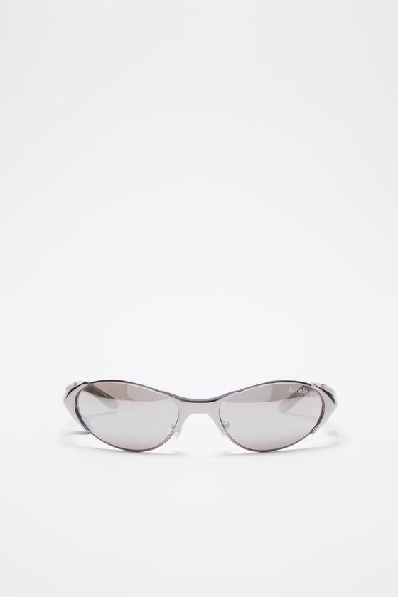 Acne Studios Sonnenbrille mit Metallrahmen und Anhänger Laufsteg-Show Preisnachlass
