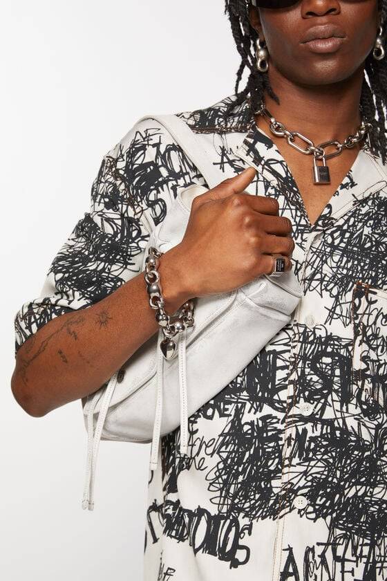 Acne Studios Armband mit Anhänger Osterangebot