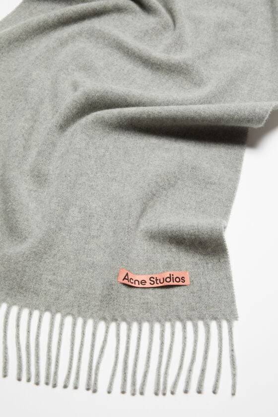 Acne Studios Schmaler Fransen-Schal aus Wolle Lagerräumung